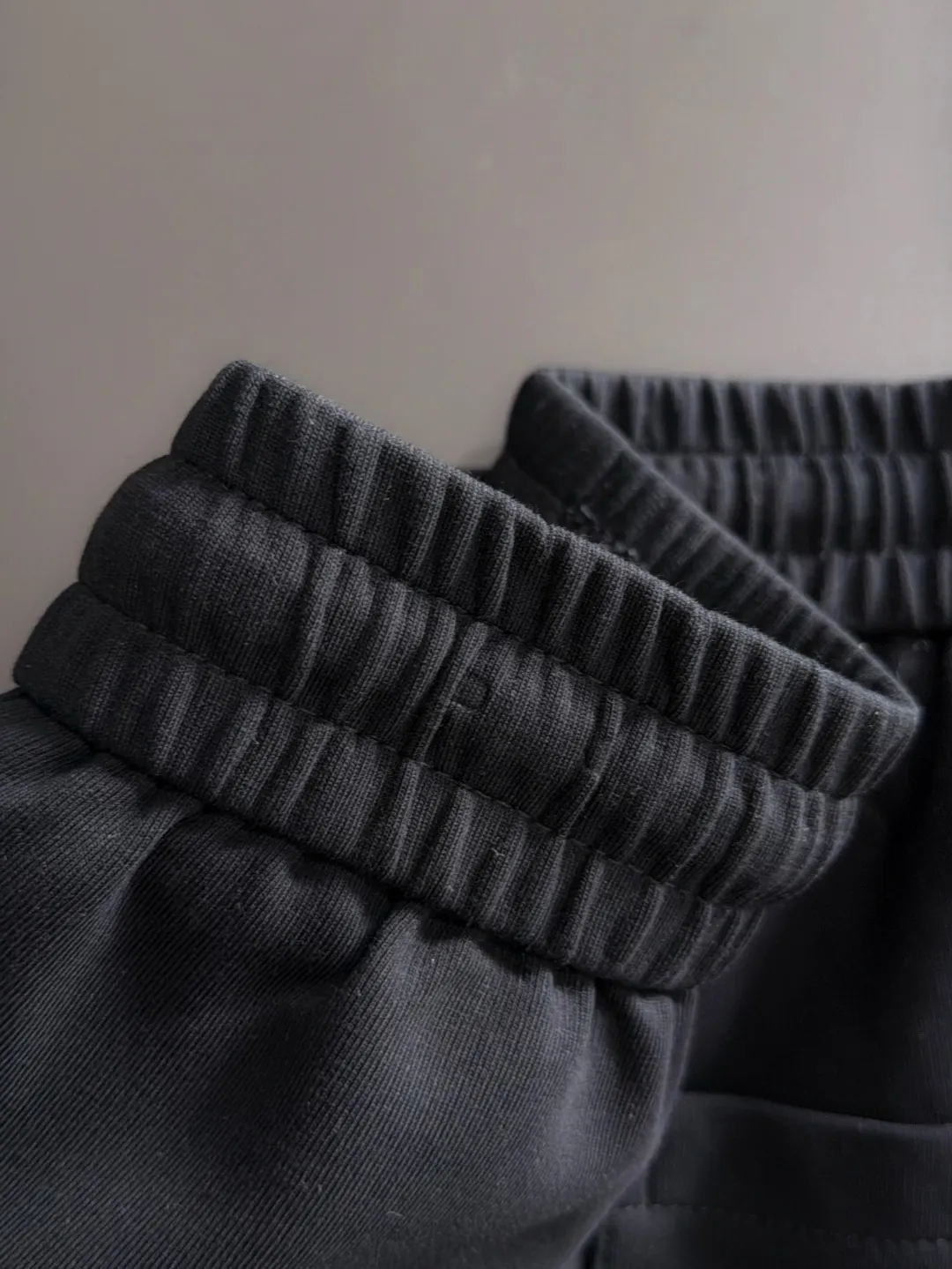 Next day shipment P195 Balenciaga 2026 Autumn and Winter New Arrival elastic band casual pants, counter-customized fabrics, Breathable, high comfort, impeccable details, brand element design concept, reflecting high quality. It feels delicate and soft! It presents a casual cut and the upper body shape is great! Sizes:S-3XL